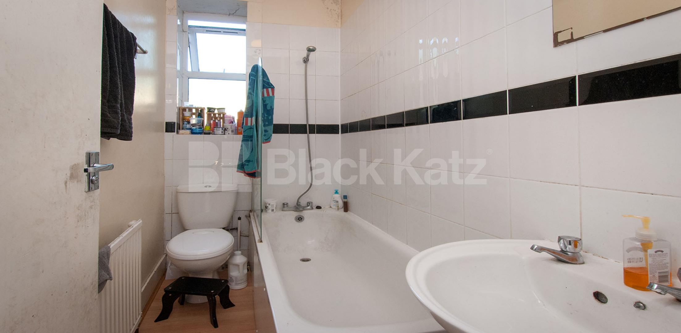 			1 Bedroom, 1 bath, 1 reception Flat			 Stamford Hill, Stoke Newington